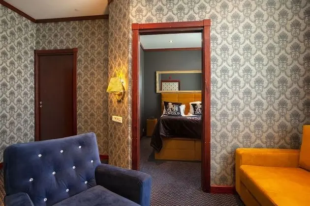 Superior Tek Büyük Yataklı Oda (included light evening meal)