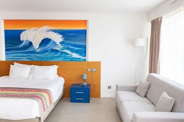 Family Oda, 1 En Büyük (King) Boy Yatak, Sigara İçilmez (with Single Sofabed)