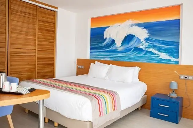 Family Oda, 1 En Büyük (King) Boy Yatak, Sigara İçilmez (with Single Sofabed)