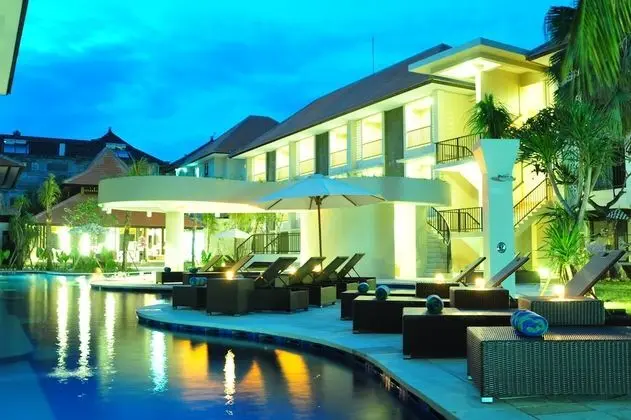 Deluxe lagoon pool access