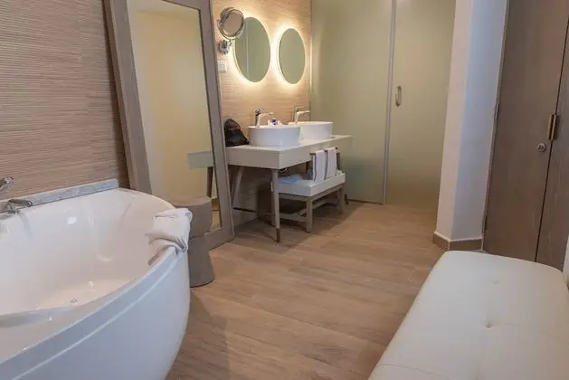 Honeymoon Platinum Suite, 1 King Bed (Spa)