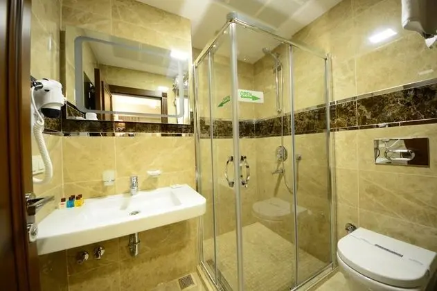 Çift Kişilik, Şehir Manzaralı