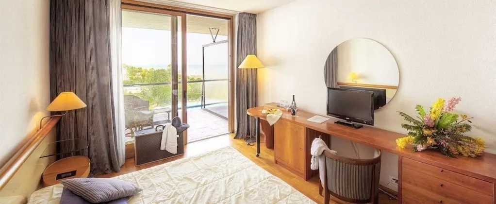 Tek Büyük Yataklı Oda, Kısmi Deniz Manzaralı