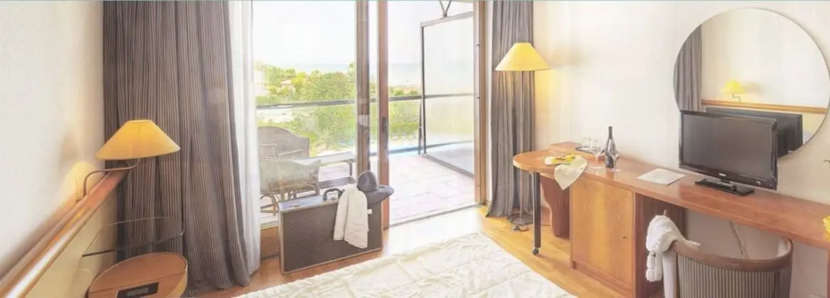 Tek Büyük Yataklı Oda, Kısmi Deniz Manzaralı