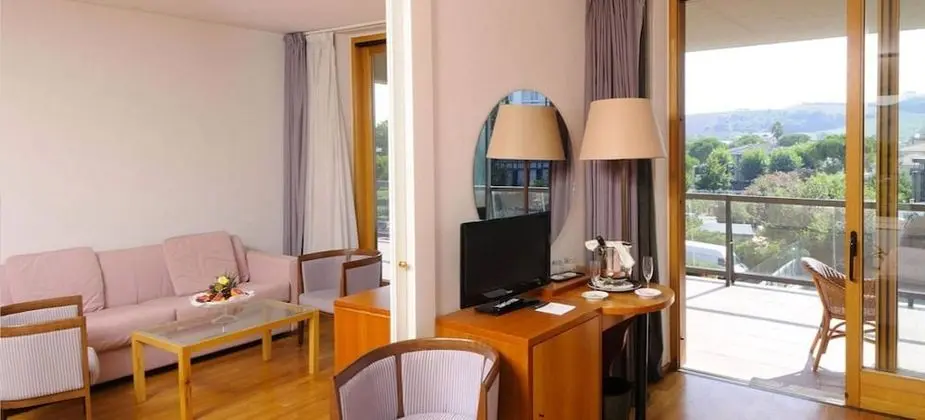 Tek Büyük Yataklı Oda, Tepe Manzaralı