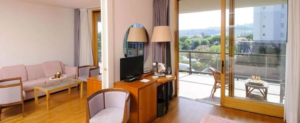 Tek Büyük Yataklı Oda, Tepe Manzaralı