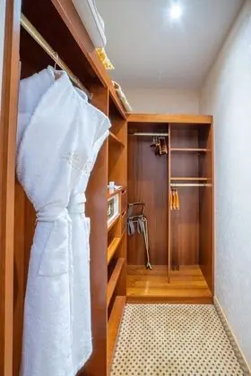 Comfort Tek Büyük Yataklı Oda, Teras, Bahçe Manzaralı (Country View)