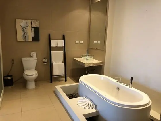1-Bedroom Suite with Private Pool