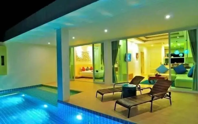 1-Bedroom Suite with Private Pool