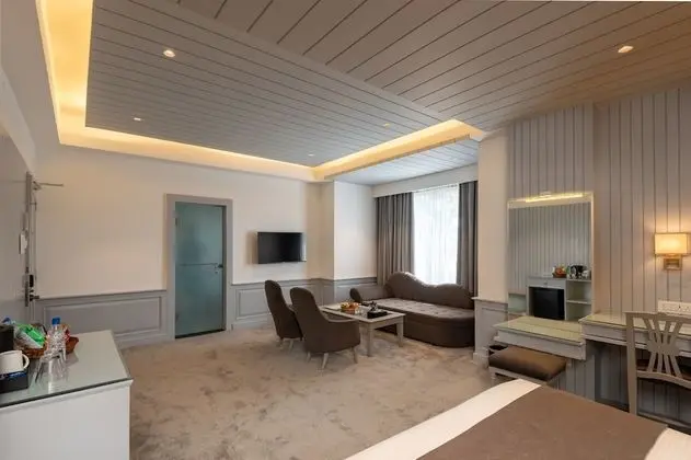 Luxury Oda