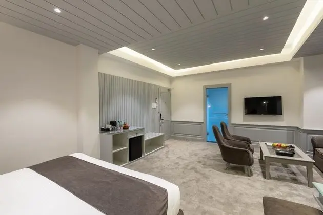 Luxury Oda