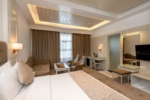 Luxury Oda