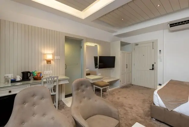 Luxury Oda