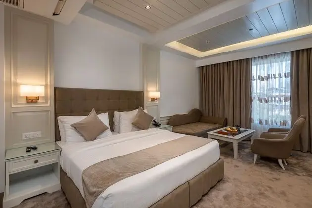 Luxury Oda