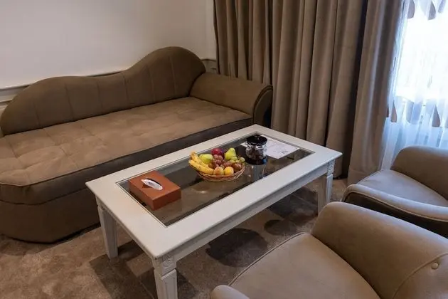 Luxury Oda