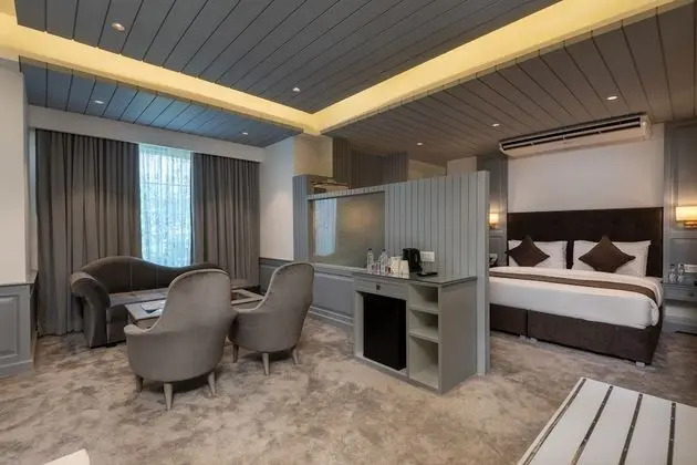 Luxury Oda