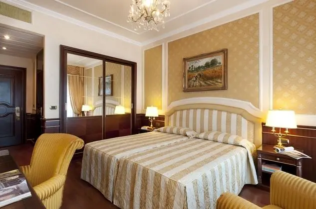 Deluxe Tek Büyük veya İki Ayrı Yataklı Oda, Kısmi Göl Manzaralı