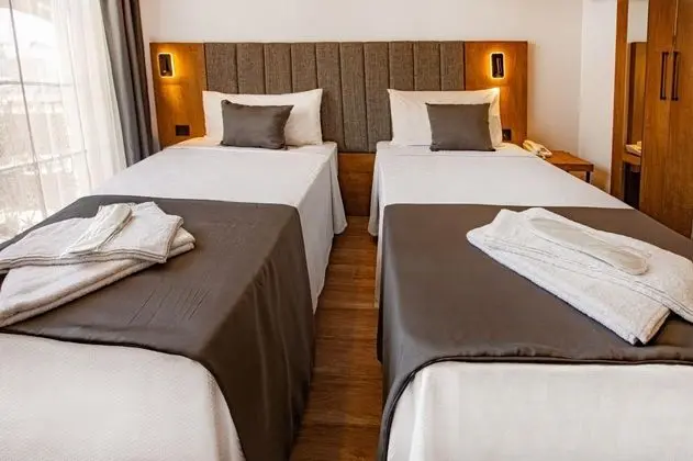 Twin, Sokak Manzaralı