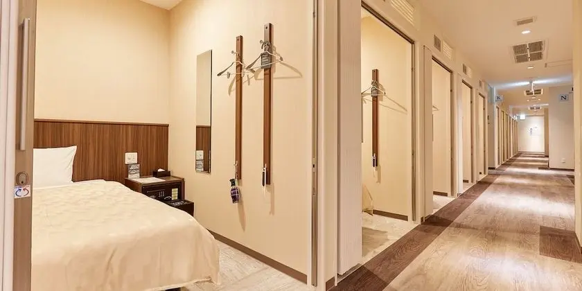 Tek Kişilik Oda, Sadece erkekler için