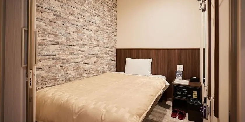 Tek Kişilik Oda, Sadece erkekler için (Wide)