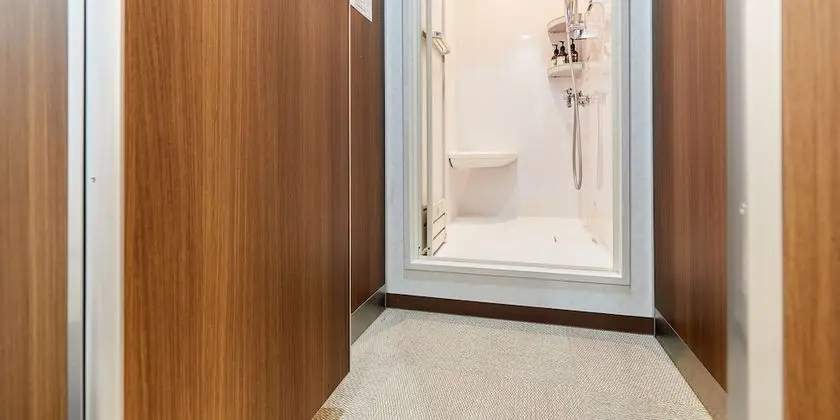 Tek Kişilik Oda, Sadece erkekler için (Wide)