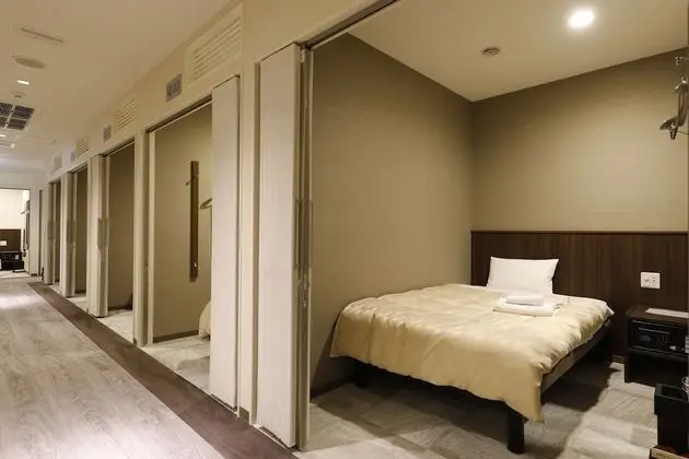 Tek Kişilik Oda, Sadece erkekler için (Wide)