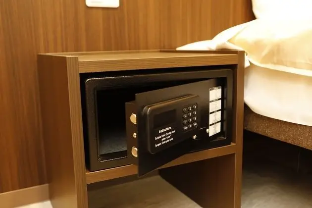 Tek Kişilik Oda, Sadece erkekler için (Wide)