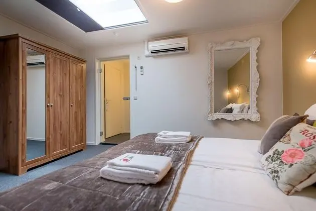 Tek Büyük Yataklı Oda, 2 Tek Kişilik Yatak