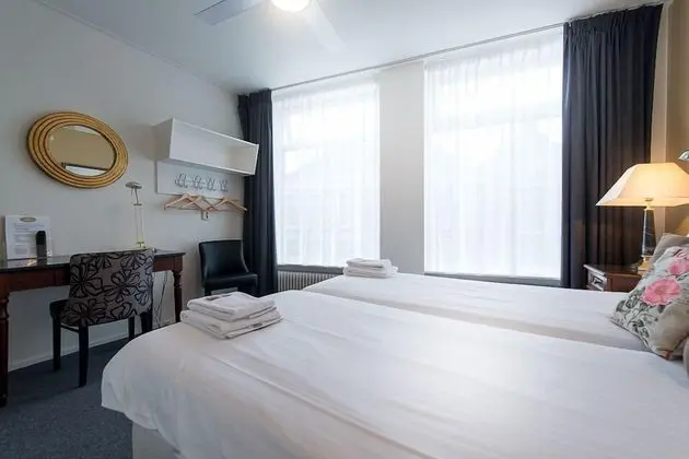 Tek Büyük Yataklı Oda, 2 Tek Kişilik Yatak