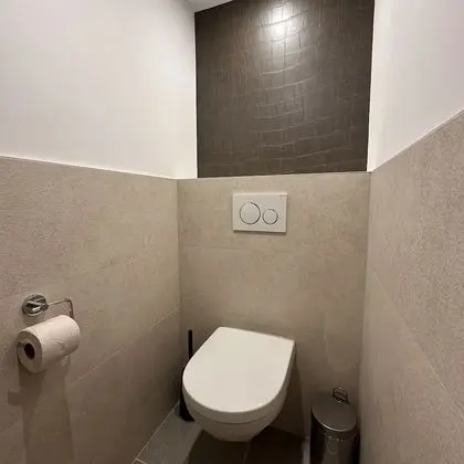 Superior Stüdyo, Ek Bina