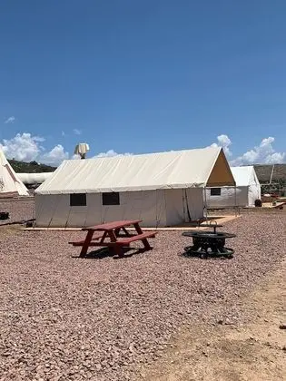 Glamping Tent - Includes sink & toilet / No shower