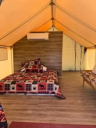 Glamping Tent - Includes sink & toilet / No shower