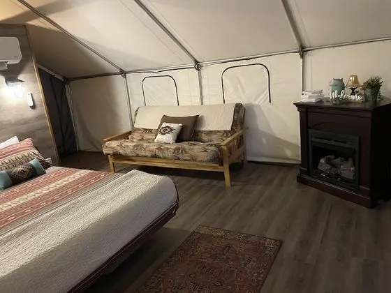 Glamping Tent - Includes sink & toilet / No shower