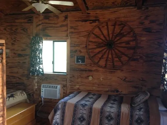 Kulübe (Med-Large Pine )