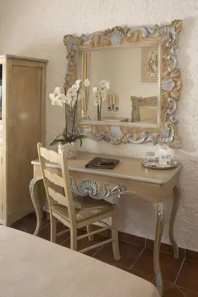 Classic Tek Büyük Yataklı Oda, Balkon, Bahçe Manzaralı