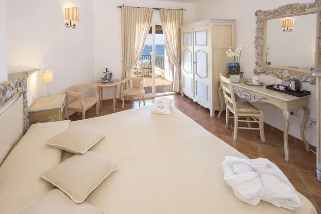 Deluxe Tek Büyük veya İki Ayrı Yataklı Oda, Balkon, Deniz Manzaralı