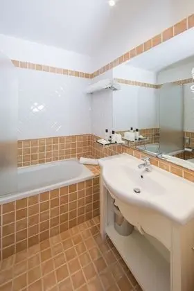 Deluxe Tek Büyük veya İki Ayrı Yataklı Oda, Balkon, Deniz Manzaralı