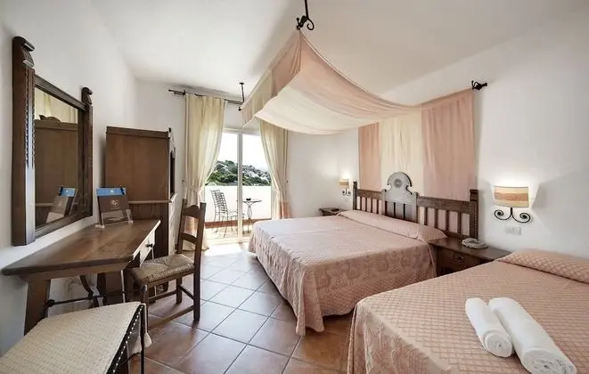 Superior Tek Büyük veya İki Ayrı Yataklı Oda, Balkon, Kısmi Deniz Manzaralı