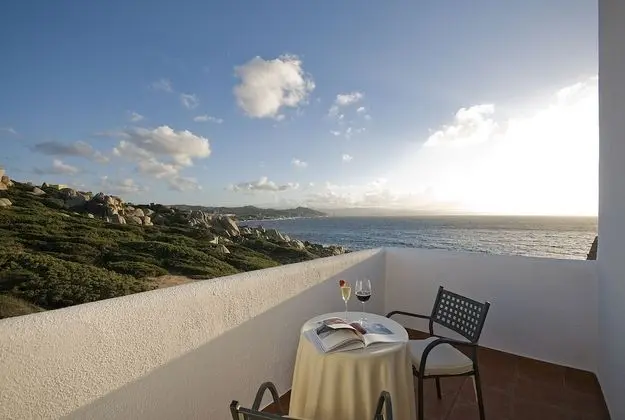 Superior Tek Büyük veya İki Ayrı Yataklı Oda, Balkon, Kısmi Deniz Manzaralı