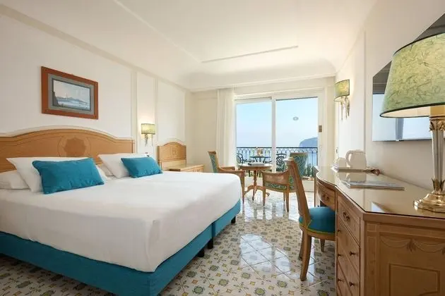 Premier Tek Büyük veya İki Ayrı Yataklı Oda, Balkon, Deniz Manzaralı