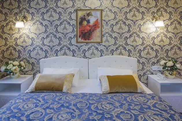 Comfort Tek Büyük veya İki Ayrı Yataklı Oda