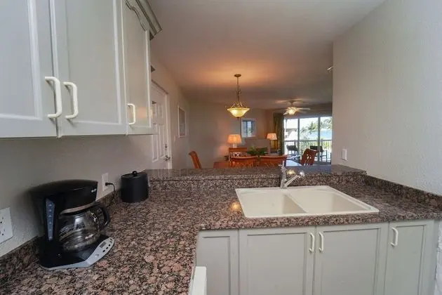 One Bedroom King Suite- Island View
