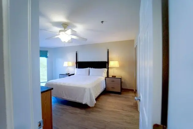 One Bedroom King Suite- Island View
