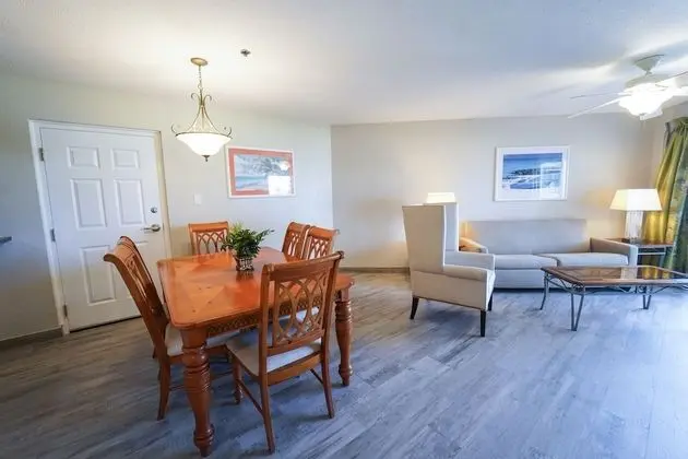One Bedroom King Suite- Island View