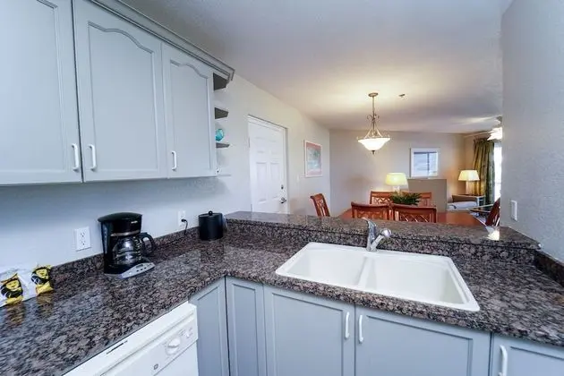 One Bedroom King Suite- Island View