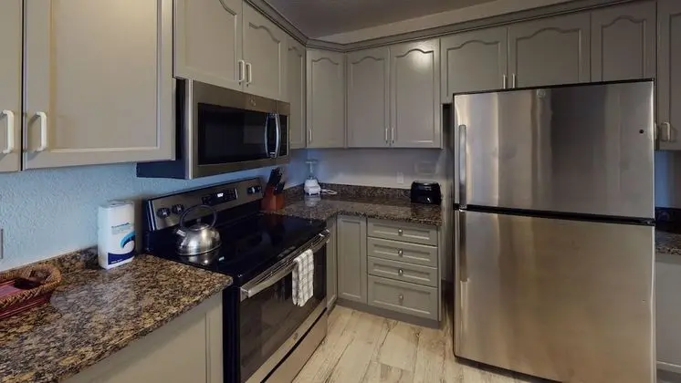 One Bedroom King Suite- Island View