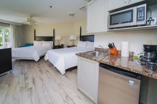 Studio 2 Queen Beds- Island View