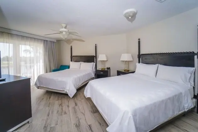 Studio 2 Queen Beds- Island View