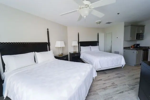 Studio 2 Queen Beds- Island View