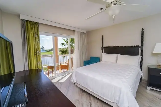Studio One Queen Bed - Island View
